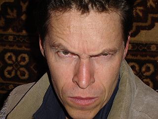 hari_skeptisch.jpg